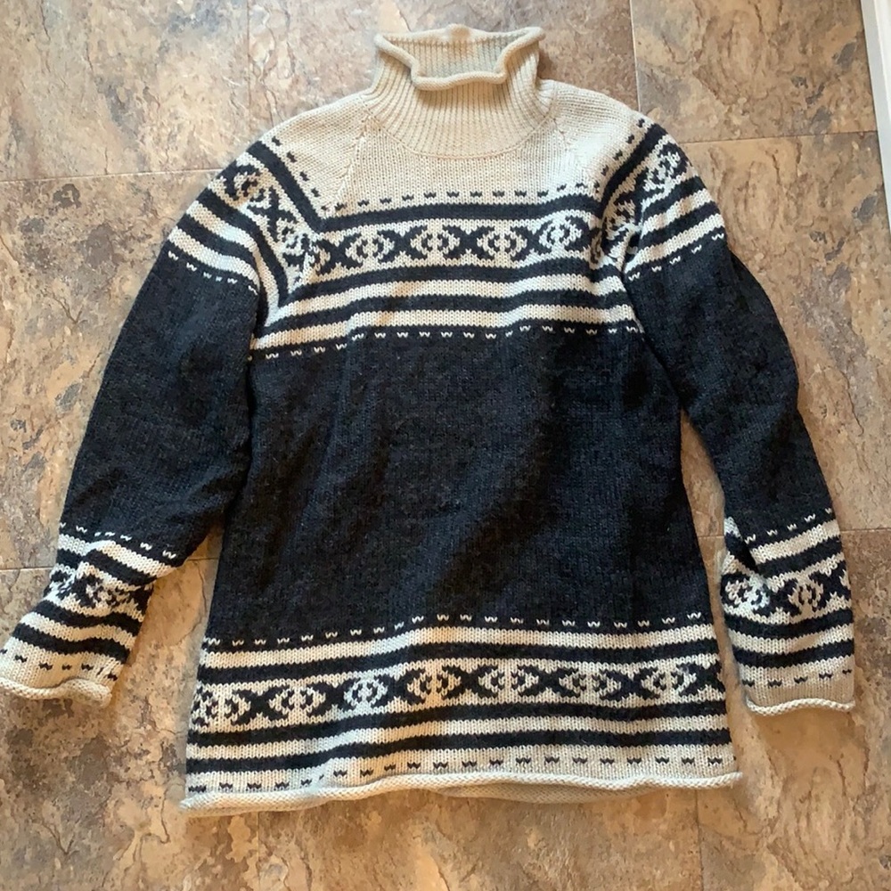 Beautiful warm and no snags or rips. Never worn